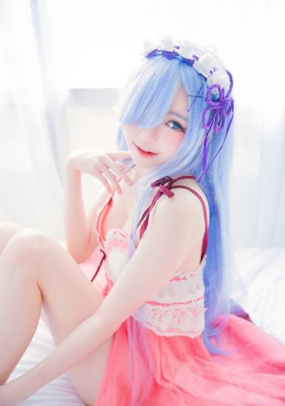 穿制服的女孩