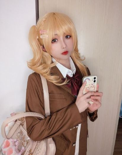 女女百合舌伸湿润腿间电影